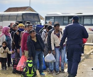 Un informe del JRS advierte de las políticas sistemáticas para dificultar la llegada de refugiados